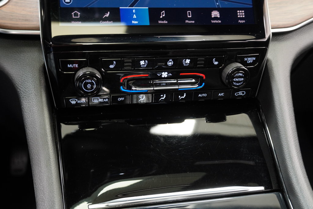 Used 2021 Jeep Grand Cherokee L Summit w/ Luxury Tech Group V AWD/4WD image 33
