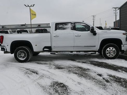 Used 2024 Chevrolet Silverado 3500 High Country w/ Technology Package image 4