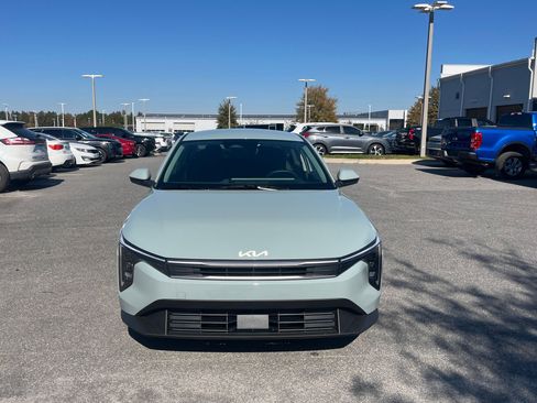 New 2025 Kia K4 LXS image 2