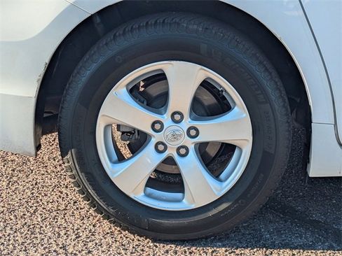 Used 2016 Toyota Sienna L image 9