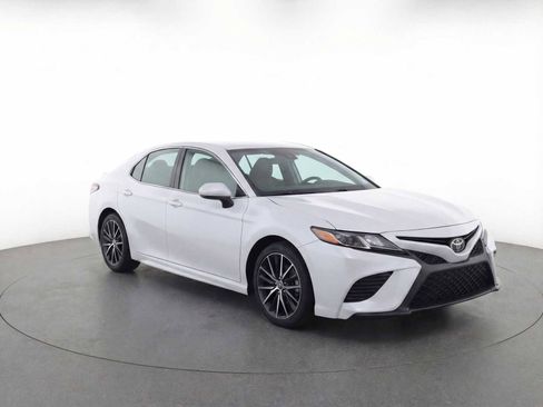 Used 2024 Toyota Camry SE image 3