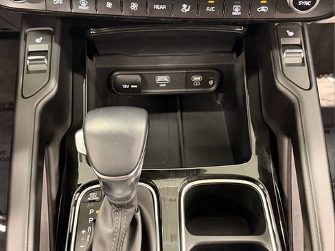 Certified 2025 Kia Telluride S FWD image 23