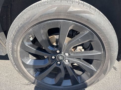 Used 2020 Land Rover Discovery Sport SE image 10