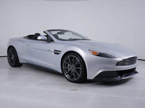 Used 2016 Aston Martin Vanquish Volante RWD image 9