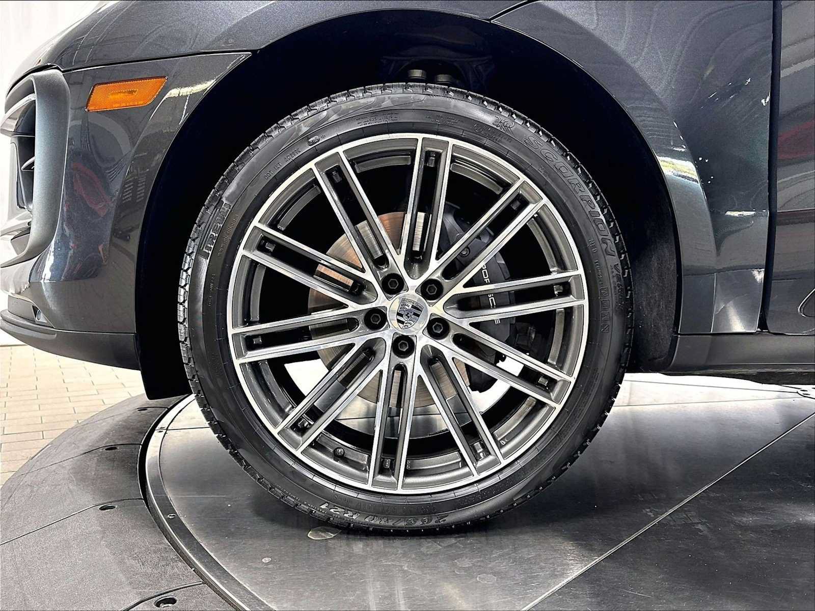 Used 2024 Porsche Macan AWD/4WD image 14