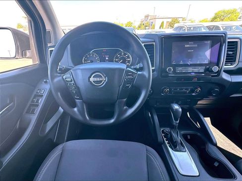 Used 2022 Nissan Frontier SV AWD/4WD image 8