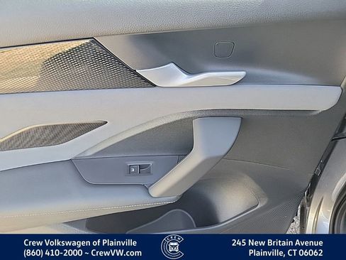 New 2025 Volkswagen Tiguan SE image 35