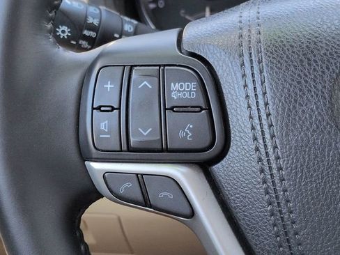 Used 2017 Toyota Highlander XLE AWD/4WD image 26