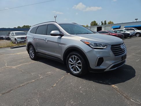 Used 2017 Hyundai Santa Fe SE FWD image 7