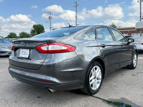 Used 2016 Ford Fusion SE FWD image 3