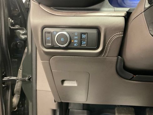 Used 2023 Ford Explorer Platinum w/ Technology Package AWD/4WD image 14