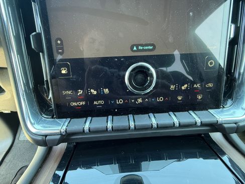 Used 2025 GMC Yukon XL Denali AWD/4WD image 15