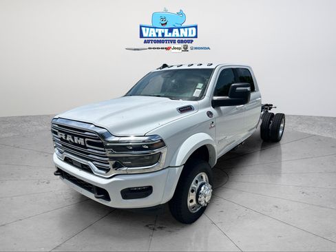 New 2026 RAM 5500 4x4 Crew Cab w/ Laramie Trim Package image 20