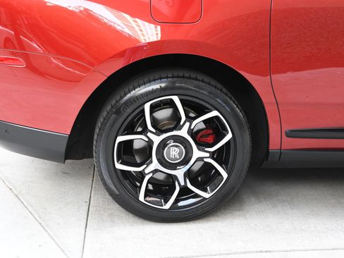 Used 2021 Rolls-Royce Cullinan Black Badge image 25