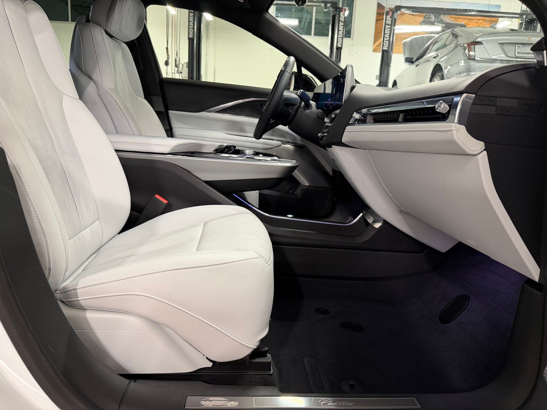 Certified 2024 Cadillac Lyriq Sport AWD/4WD image 38