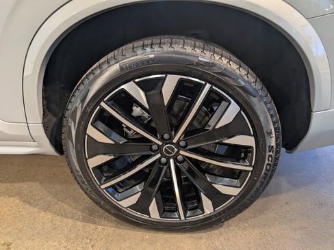 Used 2025 Volvo XC90 T8 Plus image 8