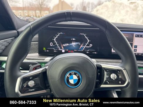 Used 2023 BMW i7 xDrive60 image 14