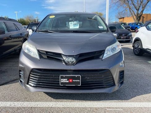 Used 2018 Toyota Sienna L w/ Protection Package image 2