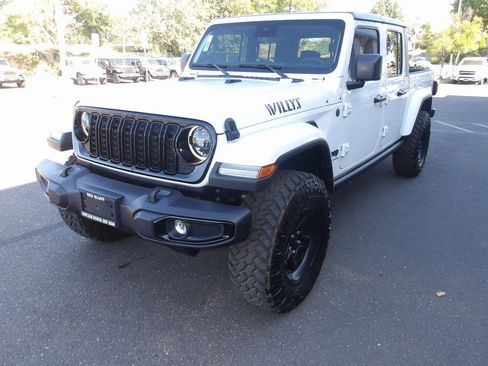 Used 2024 Jeep Gladiator Sport image 4