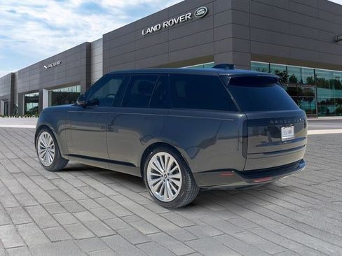 Used 2025 Land Rover Range Rover SE AWD/4WD image 3