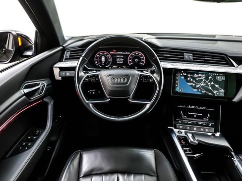 Used 2022 Audi e-tron Premium w/ Convenience Plus Package image 5