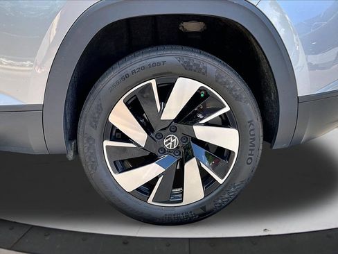 Used 2024 Volkswagen Atlas Cross Sport SE AWD/4WD image 33