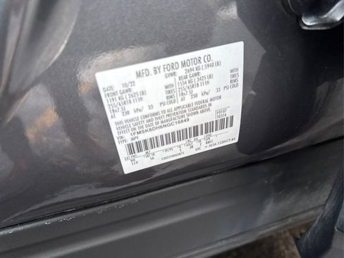 Used 2022 Ford Explorer XLT w/ Equipment Group 202A image 18