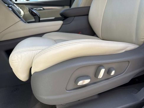 Used 2017 Cadillac XT5 Luxury w/ Driver Awareness Package image 20