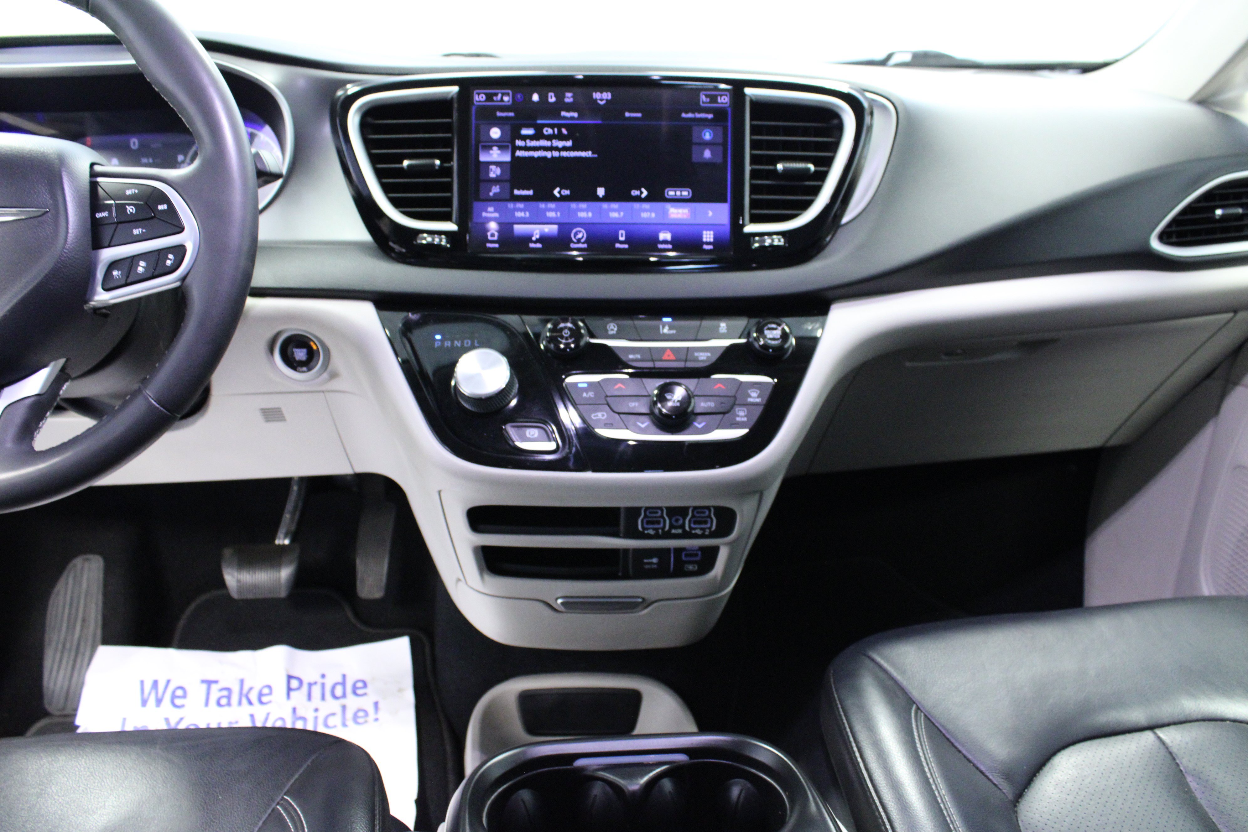 Used 2022 Chrysler Pacifica Touring-L FWD image 19
