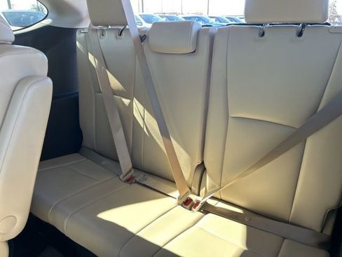 Used 2023 Toyota Highlander XLE image 30