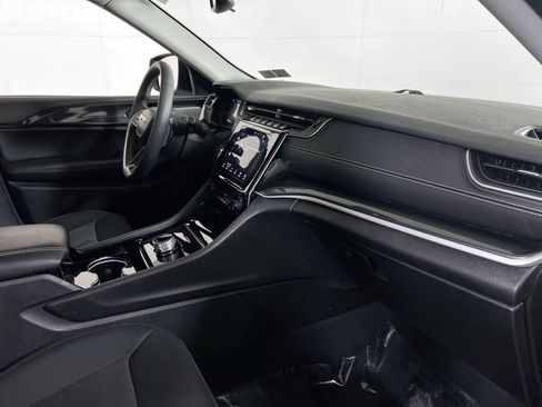 Used 2023 Jeep Grand Cherokee Laredo image 26