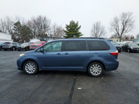 Used 2015 Toyota Sienna LE image 7