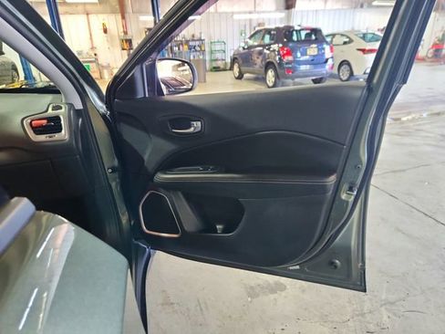 Used 2019 Jeep Compass Latitude w/ Popular Equipment Group image 20