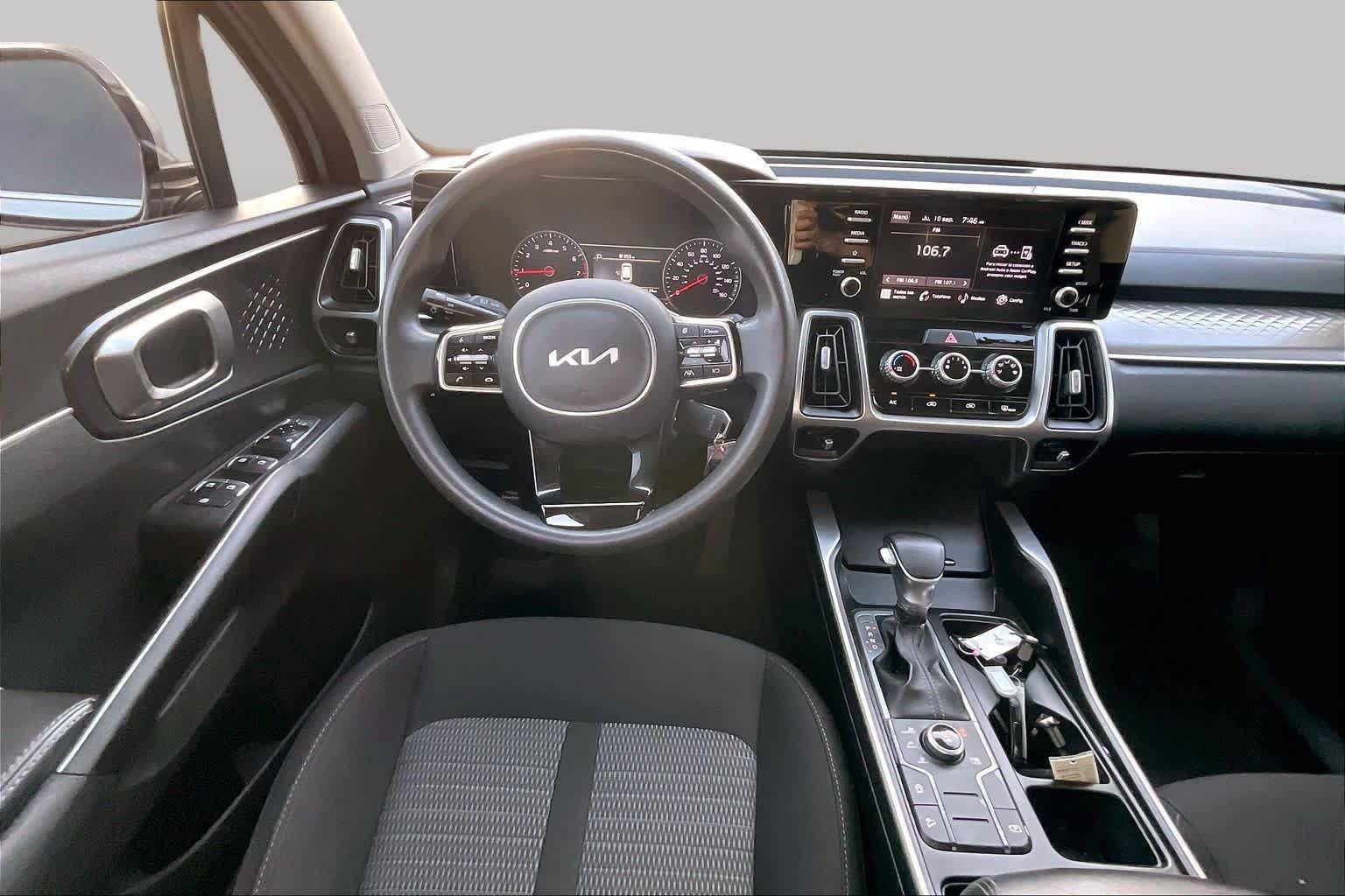 Used 2022 Kia Sorento LX AWD/4WD image 6