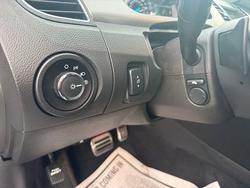 Used 2018 Ford Taurus SHO image 22