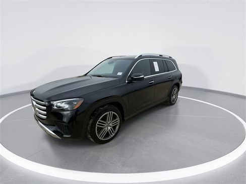 Used 2025 Mercedes-Benz GLS 450 4MATIC image 4