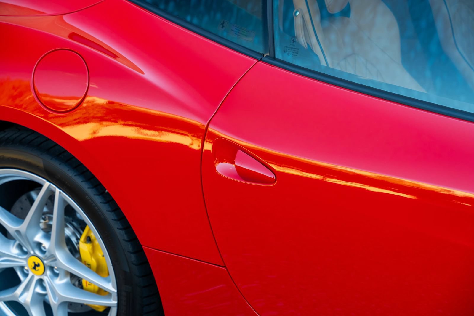 Used 2015 Ferrari California T RWD image 54