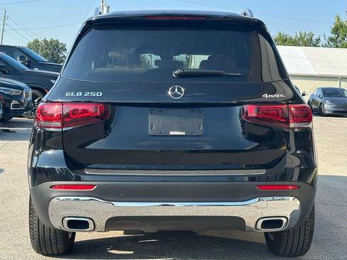 Used 2023 Mercedes-Benz GLB 250 4MATIC w/ Premium Package image 10