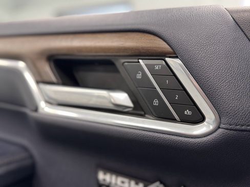 Used 2024 Chevrolet Silverado 1500 High Country w/ High Country Premium Package image 21