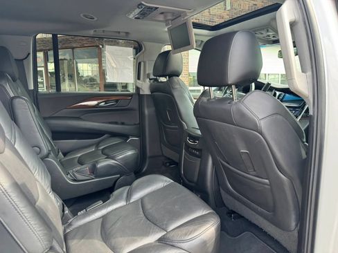 Used 2018 Cadillac Escalade ESV Luxury AWD/4WD image 52