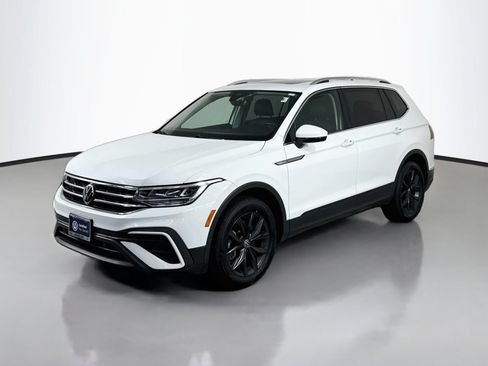 Certified 2024 Volkswagen Tiguan SE w/ Panoramic Sunroof Package AWD/4WD image 1