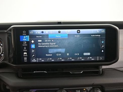 Used 2025 Jeep Wrangler Unlimited Sahara AWD/4WD image 26