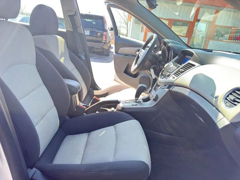Used 2014 Chevrolet Cruze LS image 12
