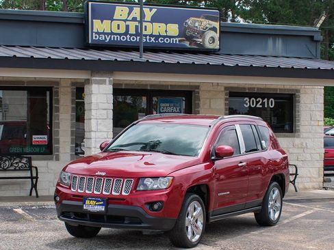 Used 2014 Jeep Compass Latitude FWD image 1