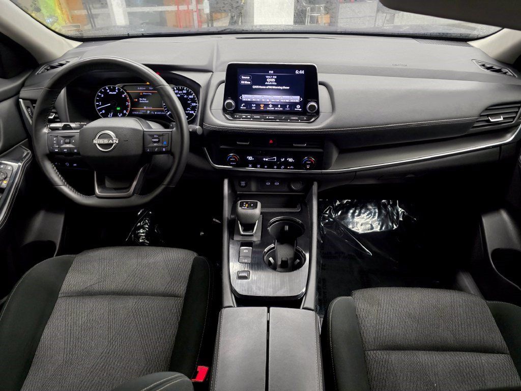 Used 2025 Nissan Rogue SV FWD image 33