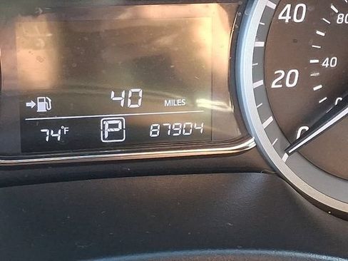 Used 2015 Nissan Sentra SR w/ SR Premium Package FWD image 21