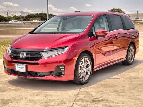 Used 2025 Honda Odyssey Touring image 2