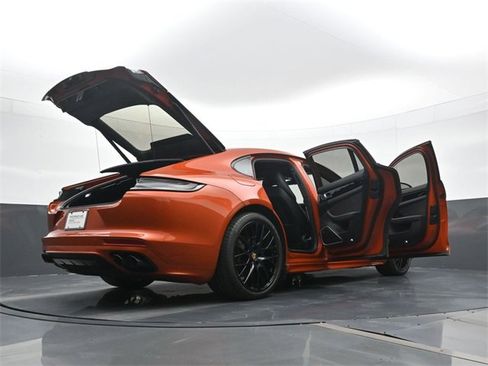 Used 2022 Porsche Panamera 4 Platinum Edition image 27