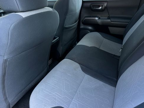 Used 2021 Toyota Tacoma TRD Sport w/ Technology Package image 11