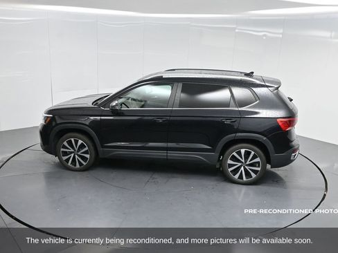 Used 2023 Volkswagen Taos SE w/ Panoramic Sunroof Package image 57